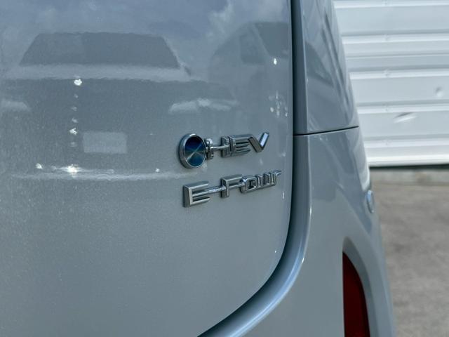 アルファードハイブリッド スペーシャスラウンジ　【トヨタ特別架装車】モデリスタエアロ（Ｆ／Ｓ／Ｒ）　ユニバーサルステップ（ＭＯＰ）内装ニュートラルベージュ　プラチナホワイトパール　ＪＢＬサウンド　ヘッドレストスピーカー　冷蔵庫　左右独立ムーンルーフ（27枚目）
