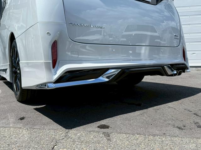 アルファードハイブリッド スペーシャスラウンジ　【トヨタ特別架装車】モデリスタエアロ（Ｆ／Ｓ／Ｒ）　ユニバーサルステップ（ＭＯＰ）内装ニュートラルベージュ　プラチナホワイトパール　ＪＢＬサウンド　ヘッドレストスピーカー　冷蔵庫　左右独立ムーンルーフ（28枚目）