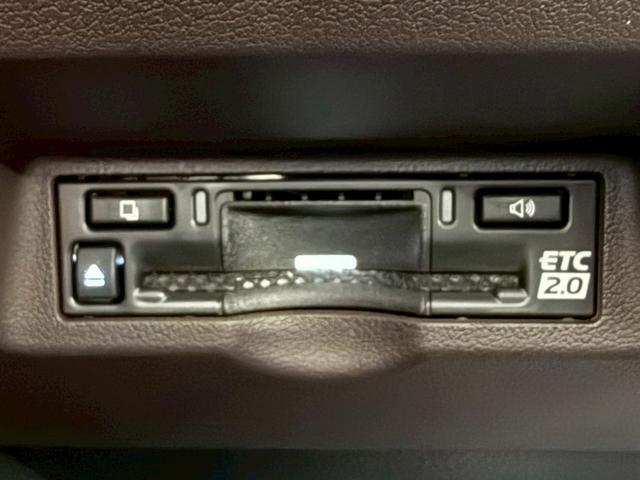 アルファードハイブリッド スペーシャスラウンジ　【トヨタ特別架装車】モデリスタエアロ（Ｆ／Ｓ／Ｒ）　ユニバーサルステップ（ＭＯＰ）内装ニュートラルベージュ　プラチナホワイトパール　ＪＢＬサウンド　ヘッドレストスピーカー　冷蔵庫　左右独立ムーンルーフ（46枚目）
