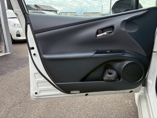プリウス A 9インチナビ モデリスタエアロ(F.S.R) 寒冷地仕様ヘッドアップディスプレイ ブラインドスポットモニター クリアランスソナー バックカメラ  LDA PCS  リアフォグランプ 純正15インチAW(60枚目)