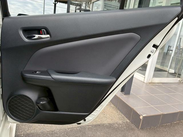 プリウス A 9インチナビ モデリスタエアロ(F.S.R) 寒冷地仕様ヘッドアップディスプレイ ブラインドスポットモニター クリアランスソナー バックカメラ  LDA PCS  リアフォグランプ 純正15インチAW(69枚目)