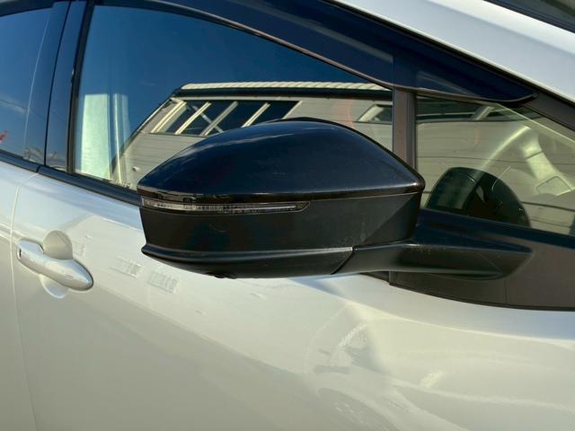 プリウス Z トヨタチームメイト デジタルインナーミラー パノラミックビューモニター シートヒータ/ベンチレーション フルセグTV  パワーバックドア パワーシート LEDヘッドライト 純正19インチアルミホイール(18枚目)