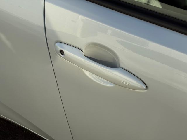 プリウス Z トヨタチームメイト デジタルインナーミラー パノラミックビューモニター シートヒータ/ベンチレーション フルセグTV  パワーバックドア パワーシート LEDヘッドライト 純正19インチアルミホイール(20枚目)