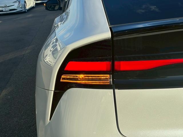 プリウス Z トヨタチームメイト デジタルインナーミラー パノラミックビューモニター シートヒータ/ベンチレーション フルセグTV  パワーバックドア パワーシート LEDヘッドライト 純正19インチアルミホイール(30枚目)