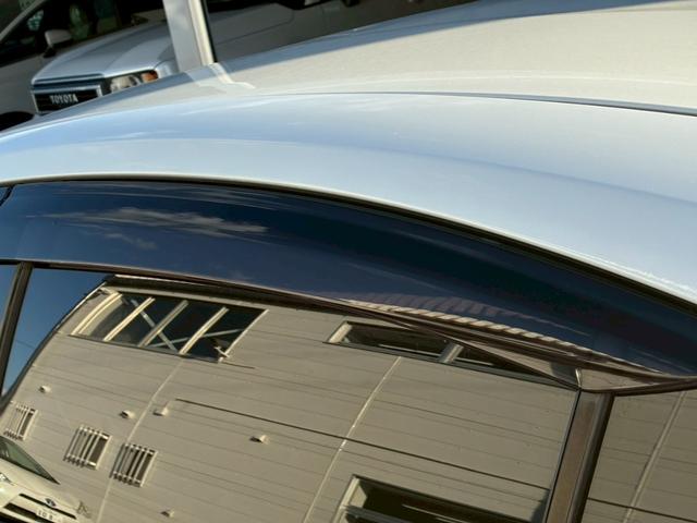 プリウス Z トヨタチームメイト デジタルインナーミラー パノラミックビューモニター シートヒータ/ベンチレーション フルセグTV  パワーバックドア パワーシート LEDヘッドライト 純正19インチアルミホイール(35枚目)