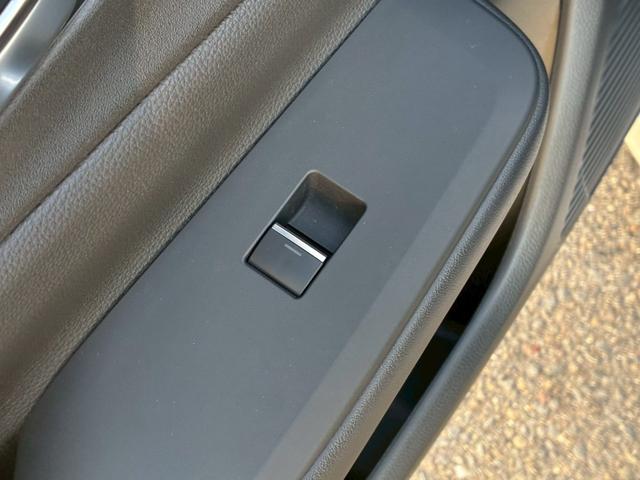 プリウス Z トヨタチームメイト デジタルインナーミラー パノラミックビューモニター シートヒータ/ベンチレーション フルセグTV  パワーバックドア パワーシート LEDヘッドライト 純正19インチアルミホイール(63枚目)