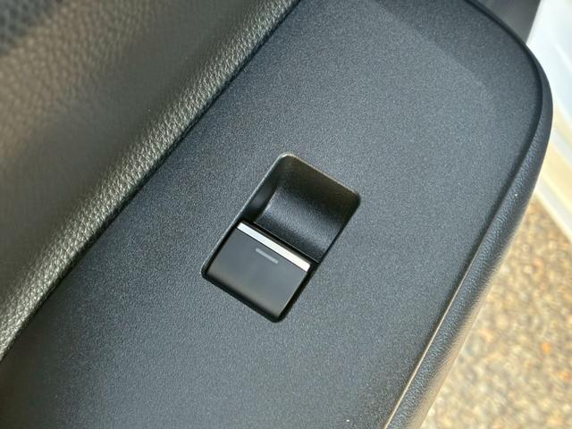 プリウス Z トヨタチームメイト デジタルインナーミラー パノラミックビューモニター シートヒータ/ベンチレーション フルセグTV  パワーバックドア パワーシート LEDヘッドライト 純正19インチアルミホイール(68枚目)