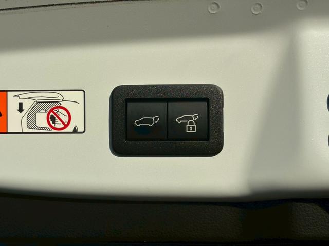 プリウス Z トヨタチームメイト デジタルインナーミラー パノラミックビューモニター シートヒータ/ベンチレーション フルセグTV  パワーバックドア パワーシート LEDヘッドライト 純正19インチアルミホイール(77枚目)