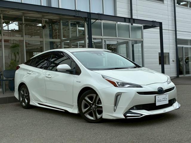 プリウス Ｓツーリングセレクション　７インチナビ　モデリスタエアロ（Ｆ．Ｓ．Ｒ）　シートヒーター　ベンチレーション　バックカメラ　純正１７インチＡＷ　ＬＥＤヘッドライト　　黒革シート　セーフティーセンス　スマートキー　Ｂｌｕｅｔｏｏｔｈ（10枚目）