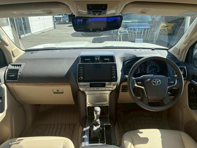 ランドクルーザープラド TX Lパッケージ マットブラックエディション サンルーフ ハーフレザーシート 純正19インチAW プリクラッシュセーフティ パノラミックビューモニター シートヒーター レーダークルーズコントロール  パワーバックドア レーンディパーチャーアラート(2枚目)