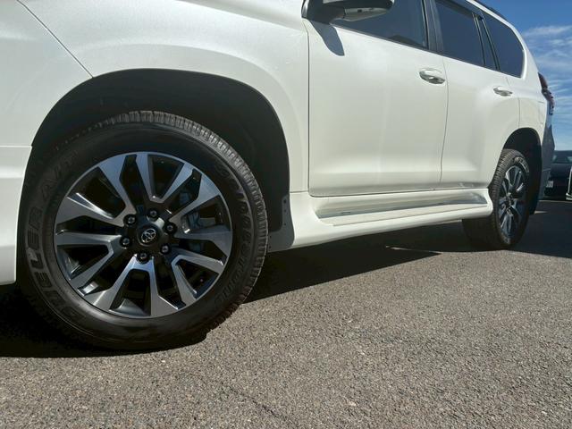 ランドクルーザープラド TX Lパッケージ マットブラックエディション サンルーフ ハーフレザーシート 純正19インチAW プリクラッシュセーフティ パノラミックビューモニター シートヒーター レーダークルーズコントロール  パワーバックドア レーンディパーチャーアラート(15枚目)