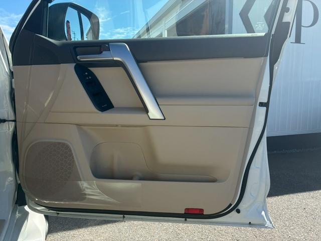 ランドクルーザープラド TX Lパッケージ マットブラックエディション サンルーフ ハーフレザーシート 純正19インチAW プリクラッシュセーフティ パノラミックビューモニター シートヒーター レーダークルーズコントロール  パワーバックドア レーンディパーチャーアラート(57枚目)