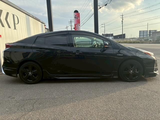 プリウス Sツーリングセレクション 純正ナビ モデリスタエアロ(F/S/R) バックカメラ セーフティセンス ブラックレザーシート シートヒーター レーダークルーズコントロール LEDヘッドライト 純正17インチアルミホイール ETC(22枚目)