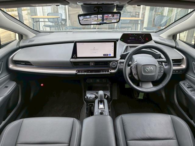 プリウス Z 純正12.3ディスプレイオーディオ パノラミックビューモニター フルセグTV ETC デジタルインナーミラー ブラックレザーシート シートヒーター・ベンチレーション 純正19インチアルミホイール(2枚目)