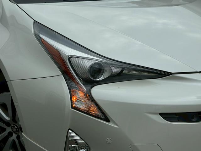 プリウス Ａ　９インチナビ　モデリスタエアロ（Ｆ．Ｓ．Ｒ）　寒冷地仕様ヘッドアップディスプレイ　ブラインドスポットモニター　クリアランスソナー　バックカメラ　　ＬＤＡ　ＰＣＳ　　リアフォグランプ　純正１５インチＡＷ（15枚目）