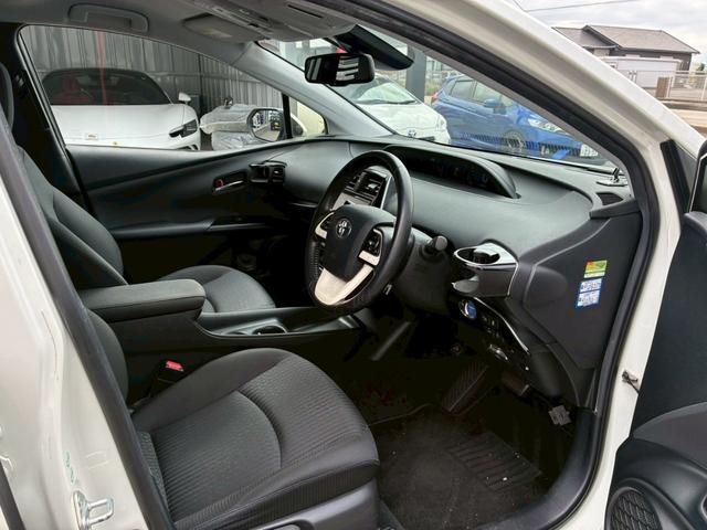 プリウス Ａ　９インチナビ　モデリスタエアロ（Ｆ．Ｓ．Ｒ）　寒冷地仕様ヘッドアップディスプレイ　ブラインドスポットモニター　クリアランスソナー　バックカメラ　　ＬＤＡ　ＰＣＳ　　リアフォグランプ　純正１５インチＡＷ（40枚目）