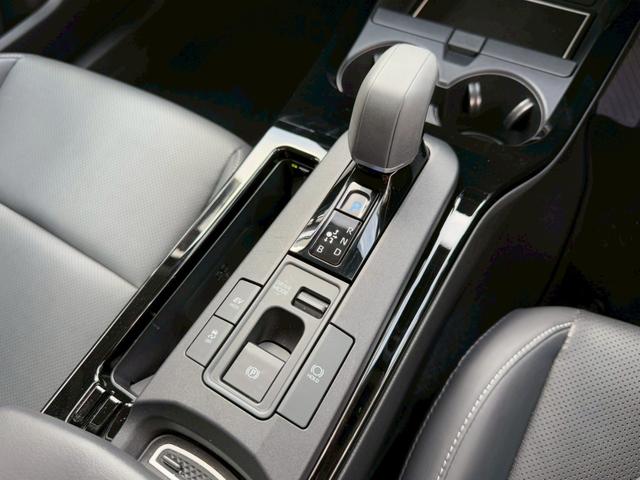 プリウス Z パノラマルーフ デジタルインナーミラー パノラミックビューモニター ブラインドスポットモニター ステアリングヒーター シートヒーター シートヒーター ワイヤレス充電 パワーバックドア パワーシート(54枚目)