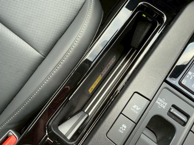 プリウス Z パノラマルーフ デジタルインナーミラー パノラミックビューモニター ブラインドスポットモニター ステアリングヒーター シートヒーター シートヒーター ワイヤレス充電 パワーバックドア パワーシート(55枚目)