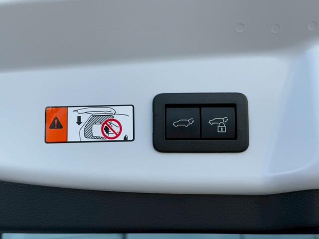 プリウス Z パノラマルーフ デジタルインナーミラー パノラミックビューモニター ブラインドスポットモニター ステアリングヒーター シートヒーター シートヒーター ワイヤレス充電 パワーバックドア パワーシート(80枚目)