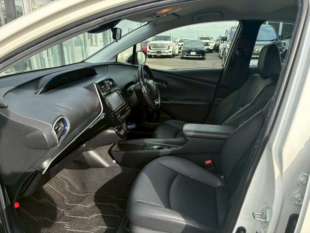 プリウス Sツーリングセレクション 純正ナビ モデリスタエアロ(F/S/R) 社外19インチアルミホイール トヨタセーフティセンス レーダークルーズコントロール バックカメラ Bluetooth接続 ドライブレコーダー シートヒーター(39枚目)