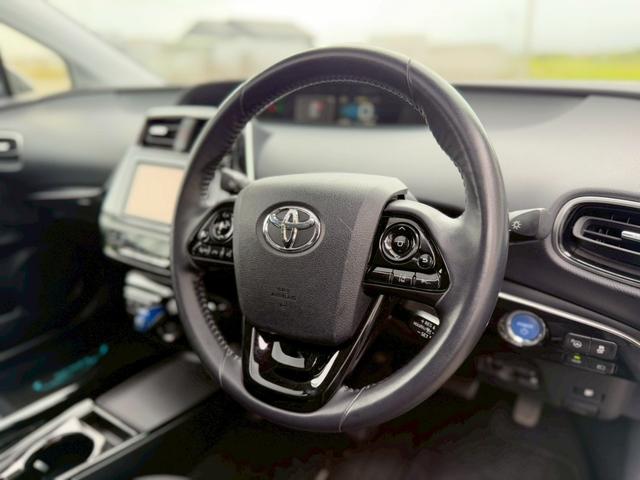 プリウス A サンルーフ モデリスタエアロICONIC モデリスタメッキガーニッシュ 社外18インチアルミホイール 純正ナビ バックカメラ ブラインドスポットモニター ヘッドアップディスプレイ フルセグTV ETC(42枚目)