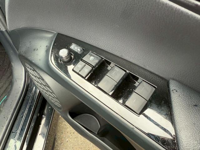 プリウス A サンルーフ モデリスタエアロICONIC モデリスタメッキガーニッシュ 社外18インチアルミホイール 純正ナビ バックカメラ ブラインドスポットモニター ヘッドアップディスプレイ フルセグTV ETC(60枚目)