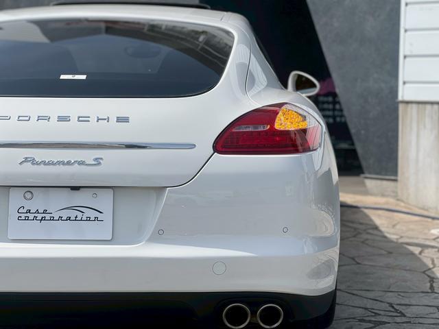 パナメーラ S 左H スポーツクロノパッケージ サンルーフ BOSWスピーカー ベージュレザーシート ベージュレザーシート パワーシート シートヒーター 電動リヤゲート 電動格納リヤウィング スポーツエキゾースト(28枚目)