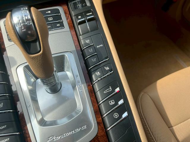 パナメーラ S 左H スポーツクロノパッケージ サンルーフ BOSWスピーカー ベージュレザーシート ベージュレザーシート パワーシート シートヒーター 電動リヤゲート 電動格納リヤウィング スポーツエキゾースト(41枚目)
