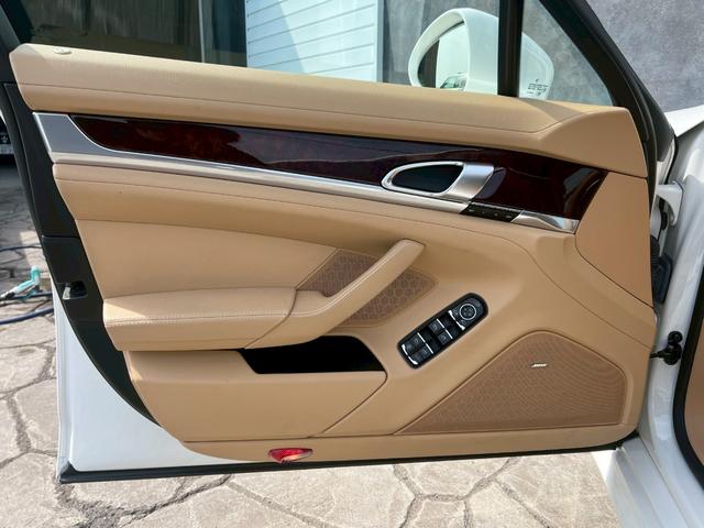 パナメーラ S 左H スポーツクロノパッケージ サンルーフ BOSWスピーカー ベージュレザーシート ベージュレザーシート パワーシート シートヒーター 電動リヤゲート 電動格納リヤウィング スポーツエキゾースト(42枚目)