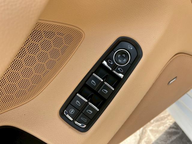 パナメーラ S 左H スポーツクロノパッケージ サンルーフ BOSWスピーカー ベージュレザーシート ベージュレザーシート パワーシート シートヒーター 電動リヤゲート 電動格納リヤウィング スポーツエキゾースト(44枚目)