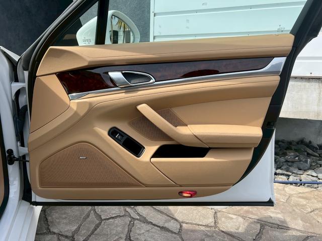 パナメーラ S 左H スポーツクロノパッケージ サンルーフ BOSWスピーカー ベージュレザーシート ベージュレザーシート パワーシート シートヒーター 電動リヤゲート 電動格納リヤウィング スポーツエキゾースト(48枚目)