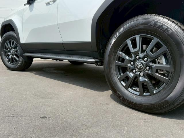 ランドクルーザー２５０ ＶＸ　サンルーフ　ＪＢＬサウンドシステム　トヨタチームメイト　デジタルインナーミラー　パノラミックビューモニター　７人乗り　黒革シート　レーダークルーズコントロール　ＢＳＭ　１８インチＡＷ　　シートヒーター（30枚目）