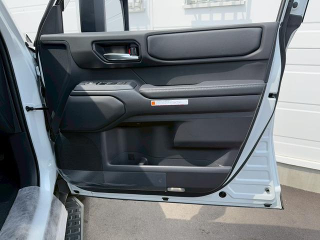 ランドクルーザー２５０ ＶＸ　サンルーフ　ＪＢＬサウンドシステム　トヨタチームメイト　デジタルインナーミラー　パノラミックビューモニター　７人乗り　黒革シート　レーダークルーズコントロール　ＢＳＭ　１８インチＡＷ　　シートヒーター（65枚目）