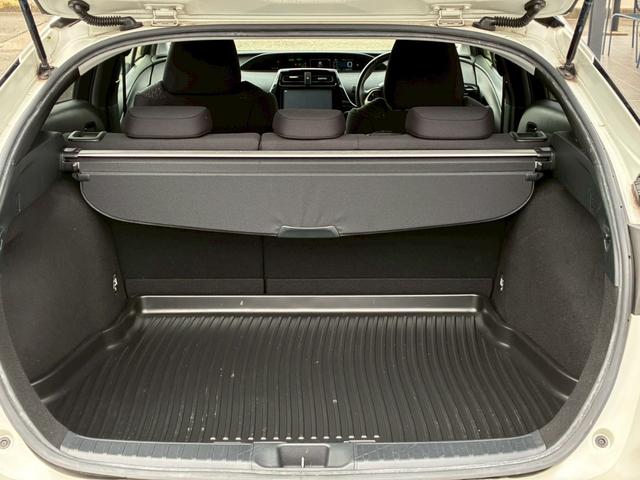 プリウス A 9インチナビ モデリスタエアロ(F.S.R) 寒冷地仕様ヘッドアップディスプレイ ブラインドスポットモニター クリアランスソナー バックカメラ LDA PCS リアフォグランプ 純正15インチAW(75枚目)