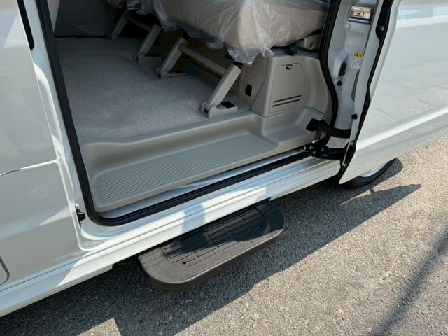 エブリイワゴン ＰＺターボスペシャル　ハイルーフ　ＬＥＤヘッドライト　両側電動スライドドア　電動オートステップ　純正１４インチアルミホイール　革巻きステアリング　デュアルカメラブレーキサポート　シートヒーター　スマートキープッシュスタート（66枚目）