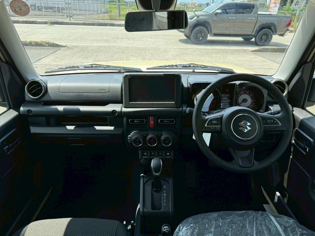 ジムニー ＸＣ　スズキセーフティーサポート　運転席助手席シートヒーター　ＬＥＤヘッドライト　クルーズコントロール　ステアリングスイッチ　スマートキー　プッシュボタンスタート　背面スペアタイヤ　電動ミラー　オートライト（2枚目）