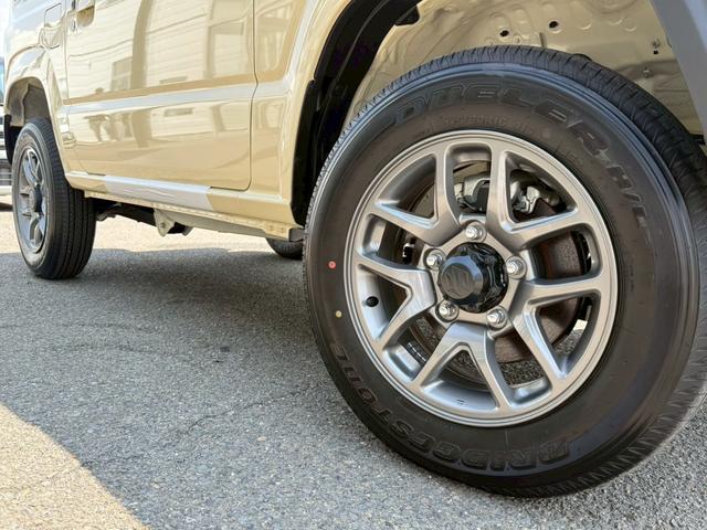 ジムニー ＸＣ　スズキセーフティーサポート　運転席助手席シートヒーター　ＬＥＤヘッドライト　クルーズコントロール　ステアリングスイッチ　スマートキー　プッシュボタンスタート　背面スペアタイヤ　電動ミラー　オートライト（15枚目）