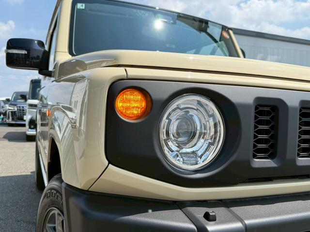 ジムニー ＸＣ　スズキセーフティーサポート　運転席助手席シートヒーター　ＬＥＤヘッドライト　クルーズコントロール　ステアリングスイッチ　スマートキー　プッシュボタンスタート　背面スペアタイヤ　電動ミラー　オートライト（18枚目）