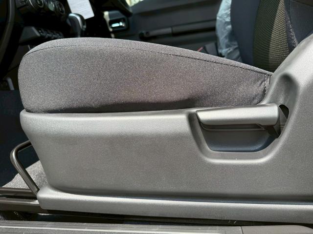 ジムニー ＸＣ　スズキセーフティーサポート　運転席助手席シートヒーター　ＬＥＤヘッドライト　クルーズコントロール　ステアリングスイッチ　スマートキー　プッシュボタンスタート　背面スペアタイヤ　電動ミラー　オートライト（63枚目）