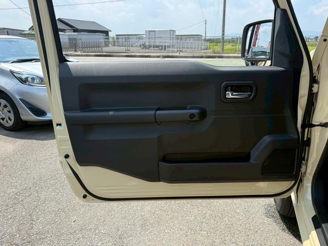 ジムニー ＸＣ　スズキセーフティーサポート　運転席助手席シートヒーター　ＬＥＤヘッドライト　クルーズコントロール　ステアリングスイッチ　スマートキー　プッシュボタンスタート　背面スペアタイヤ　電動ミラー　オートライト（65枚目）