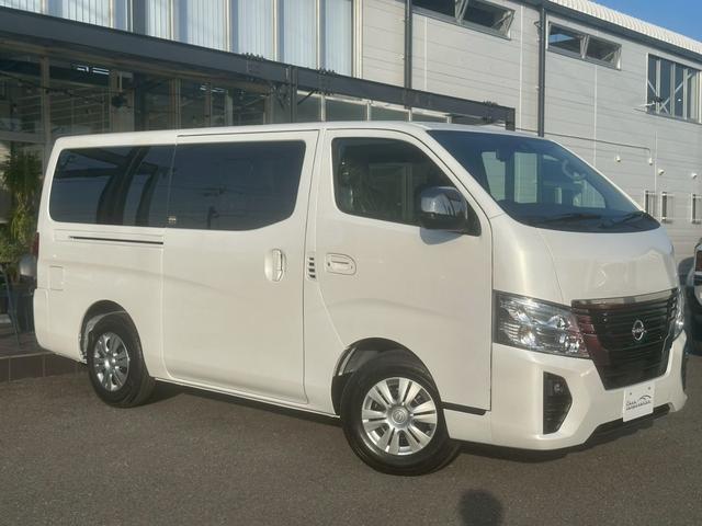 キャラバン ロンググランドプレミアムＧＸ　登録済未使用車　デジタルインナーミラー　アラウンドビューモニター　左側パワースライドドア　イージークローザー　クリアランスソナー　ＬＥＤヘッドライト　インテリキー　純正１５インチＡＷ　スペアタイヤ（9枚目）