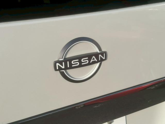 キャラバン ロンググランドプレミアムＧＸ　登録済未使用車　デジタルインナーミラー　アラウンドビューモニター　左側パワースライドドア　イージークローザー　クリアランスソナー　ＬＥＤヘッドライト　インテリキー　純正１５インチＡＷ　スペアタイヤ（26枚目）