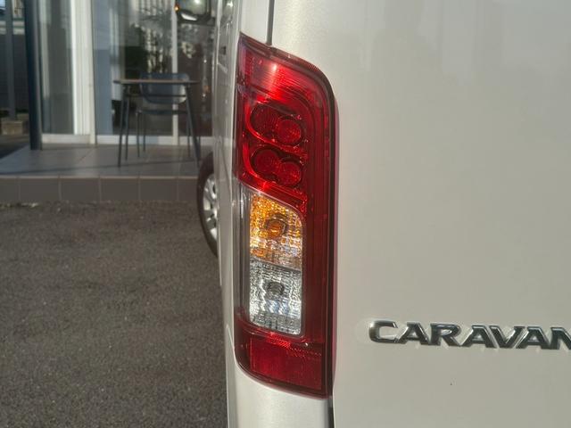キャラバン ロンググランドプレミアムＧＸ　登録済未使用車　デジタルインナーミラー　アラウンドビューモニター　左側パワースライドドア　イージークローザー　クリアランスソナー　ＬＥＤヘッドライト　インテリキー　純正１５インチＡＷ　スペアタイヤ（27枚目）