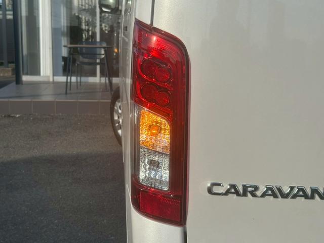 キャラバン ロンググランドプレミアムＧＸ　登録済未使用車　デジタルインナーミラー　アラウンドビューモニター　左側パワースライドドア　イージークローザー　クリアランスソナー　ＬＥＤヘッドライト　インテリキー　純正１５インチＡＷ　スペアタイヤ（28枚目）