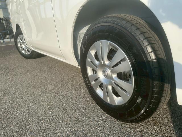 キャラバン ロンググランドプレミアムＧＸ　登録済未使用車　デジタルインナーミラー　アラウンドビューモニター　左側パワースライドドア　イージークローザー　クリアランスソナー　ＬＥＤヘッドライト　インテリキー　純正１５インチＡＷ　スペアタイヤ（30枚目）