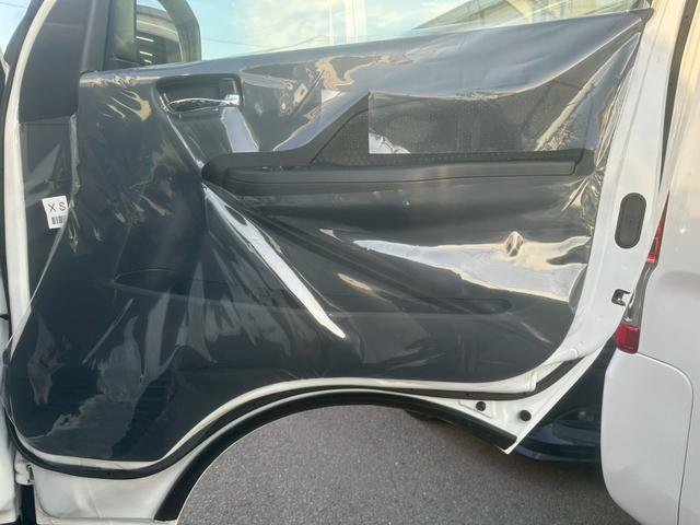 キャラバン ロンググランドプレミアムＧＸ　登録済未使用車　デジタルインナーミラー　アラウンドビューモニター　左側パワースライドドア　イージークローザー　クリアランスソナー　ＬＥＤヘッドライト　インテリキー　純正１５インチＡＷ　スペアタイヤ（48枚目）