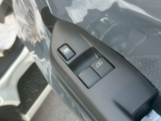 キャラバン ロンググランドプレミアムＧＸ　登録済未使用車　デジタルインナーミラー　アラウンドビューモニター　左側パワースライドドア　イージークローザー　クリアランスソナー　ＬＥＤヘッドライト　インテリキー　純正１５インチＡＷ　スペアタイヤ（50枚目）