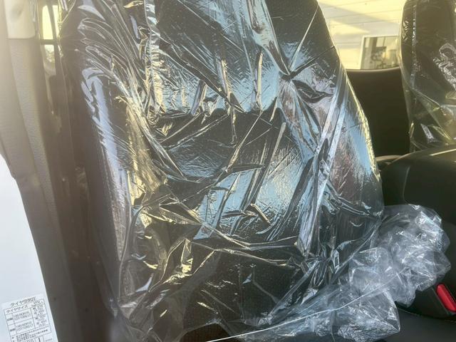 キャラバン ロンググランドプレミアムＧＸ　登録済未使用車　デジタルインナーミラー　アラウンドビューモニター　左側パワースライドドア　イージークローザー　クリアランスソナー　ＬＥＤヘッドライト　インテリキー　純正１５インチＡＷ　スペアタイヤ（52枚目）