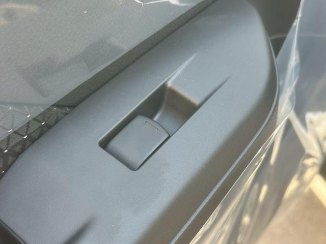 キャラバン ロンググランドプレミアムＧＸ　登録済未使用車　デジタルインナーミラー　アラウンドビューモニター　左側パワースライドドア　イージークローザー　クリアランスソナー　ＬＥＤヘッドライト　インテリキー　純正１５インチＡＷ　スペアタイヤ（55枚目）