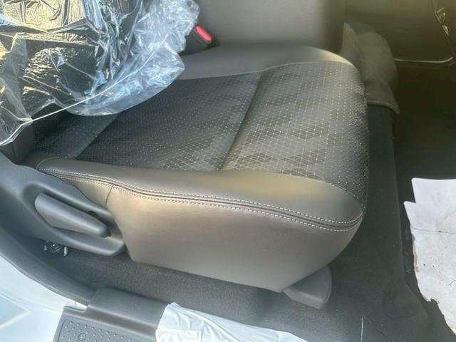 キャラバン ロンググランドプレミアムＧＸ　登録済未使用車　デジタルインナーミラー　アラウンドビューモニター　左側パワースライドドア　イージークローザー　クリアランスソナー　ＬＥＤヘッドライト　インテリキー　純正１５インチＡＷ　スペアタイヤ（58枚目）